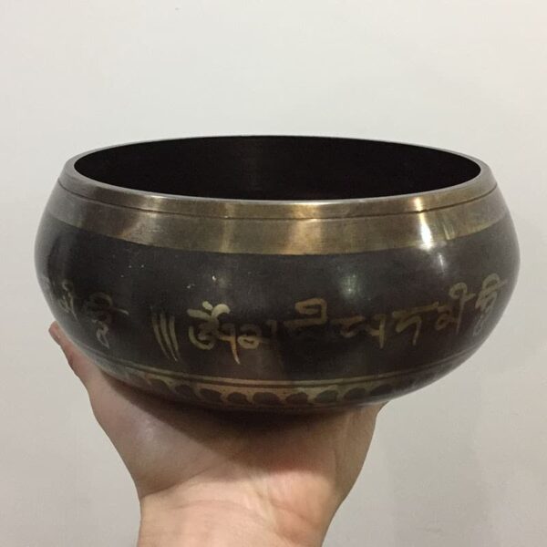 17.5cm Diameter Big Size Tibetan Mediation Singing Bowl with leather striker and Cushion - Image 2
